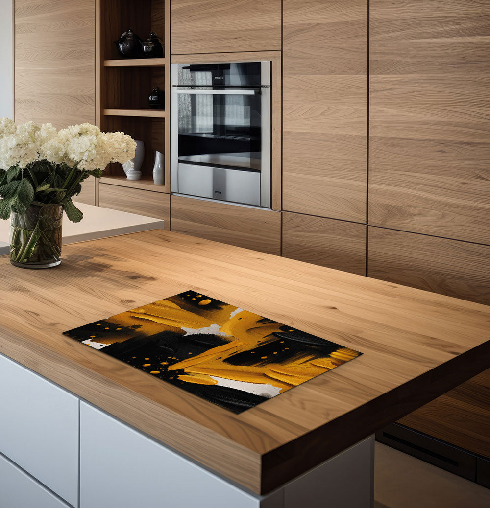 inductiebechermer zwart met geel in de keuken