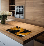 inductiebechermer zwart met geel in de keuken