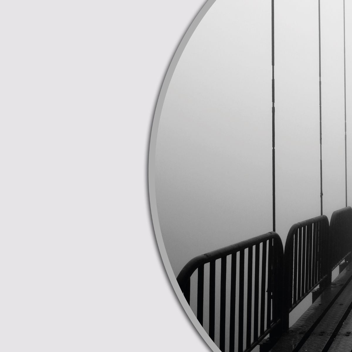 muurcirkel-hangbrug-in-de-mist-zijkant